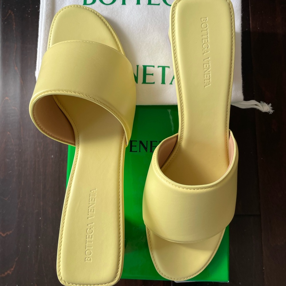 Bottega Veneta Band Block Heels - NWT 39.5